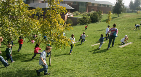 http://www.uandes.cl/noticias/mira-las-fotos-de-la-pascua-alumniuandes.html