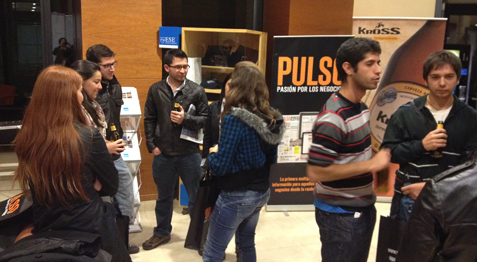 http://www.uandes.cl/noticias/emprendimiento-turistico-y-fundacion-por-una-carrera-marcan-segundo-meetup-de-alumniuandes.html
