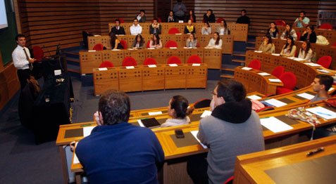 http://www.uandes.cl/noticias/cual-es-la-intencion-al-buscar-trabajo-fue-el-gran-consejo-del-taller-laboral-2013.html
