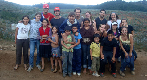 http://www.uandes.cl/chile-vuelve-a-sonreir/quienes-somos.html