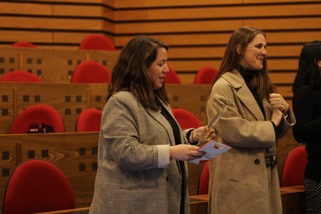 Fernanda Reyes, Escuela de Kinesiología y Ana Vial, Facultad de Ingeniería.