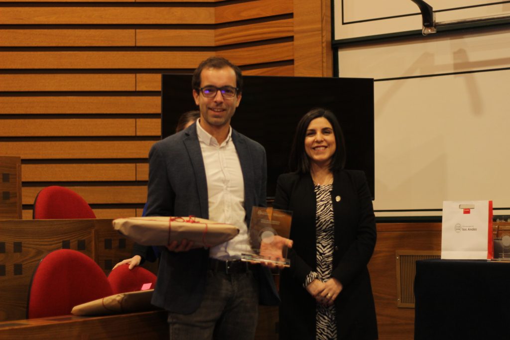 Claudio Vargas, Escuela de Kinesiología y María Paz Ganzur, Directora de Admisión de Postgrados y Educación Continua. 