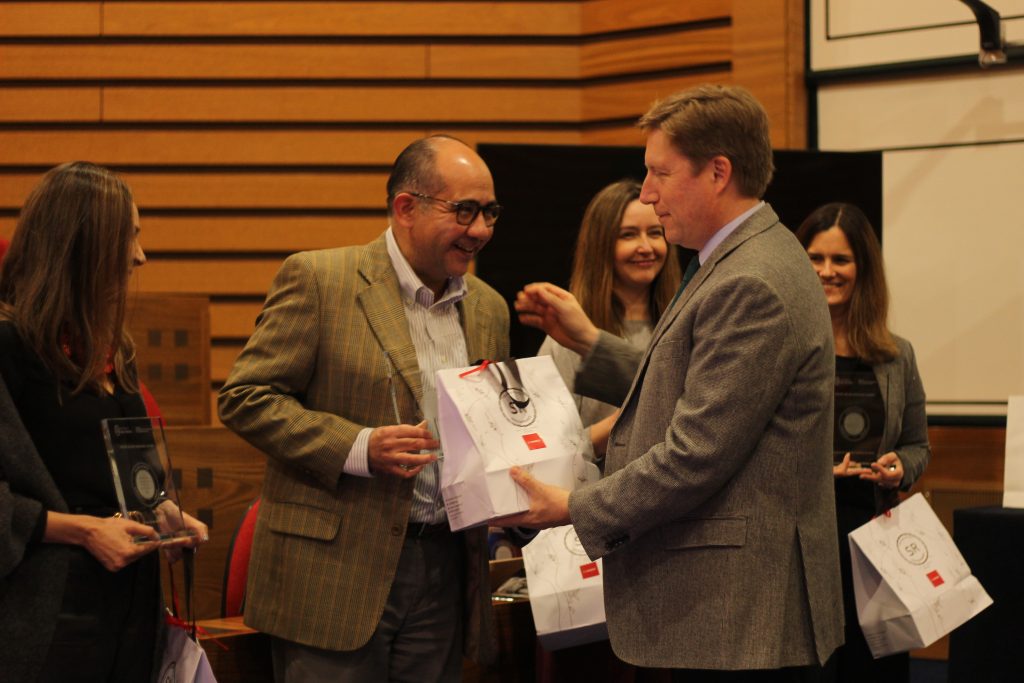 Agustín Villaseca, Escuela de Administración de Servicios. 