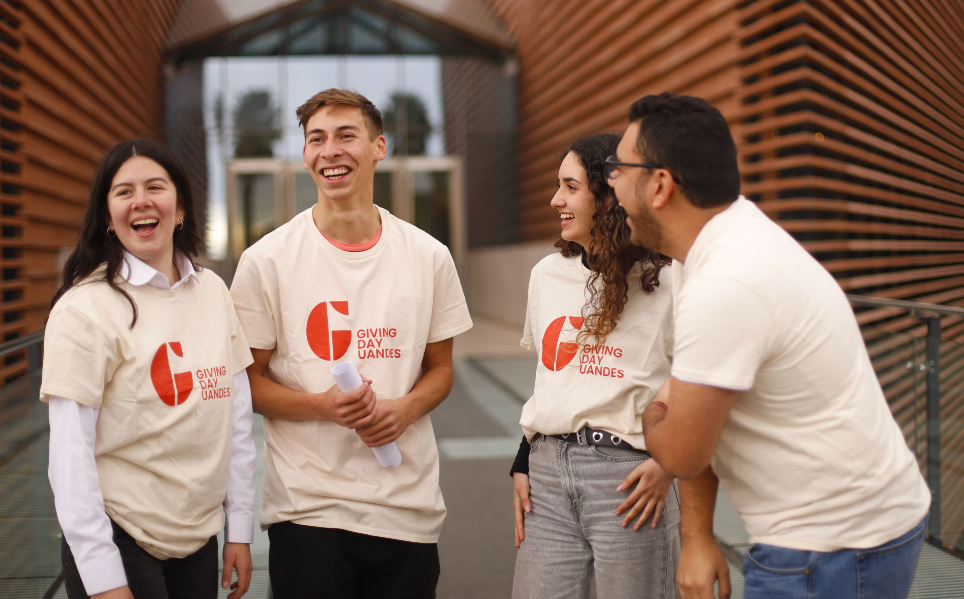 Alumnos en el Giving Day 2024