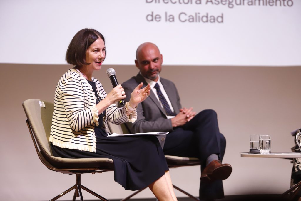 María Sara Rodríguez, directora Desarrollo Académico, durante el conversatorio.