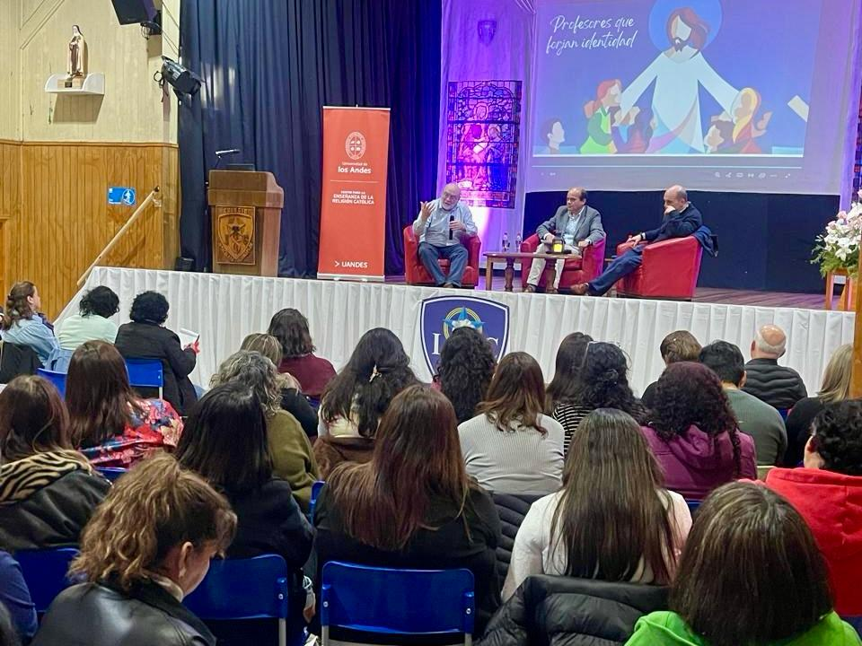 Profesores que Forjan Identidad: Conocimiento, Actitud y Esperanza en la Escuela Católica”