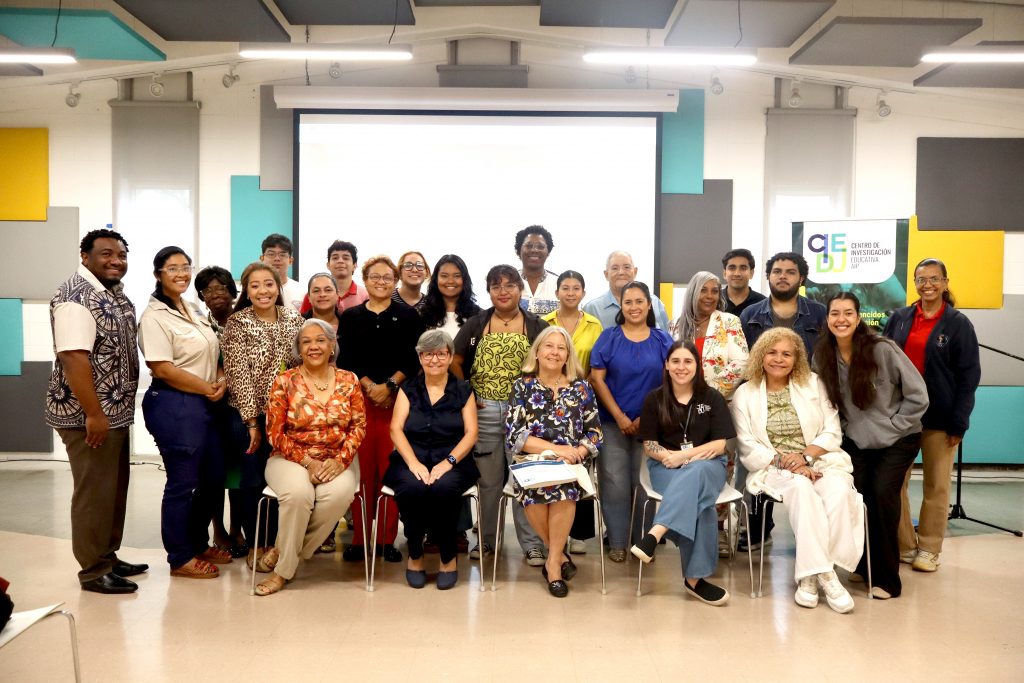 Académica de la Escuela de Educación participa en proyecto internacional sobre comprensión lectora de futuros docentes en Panamá 2 IMG 2714 1