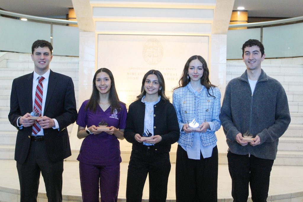 Estudiantes obtienen beca de movilidad internacional otorgada por Banco Santander 7 IMG 1960 scaled