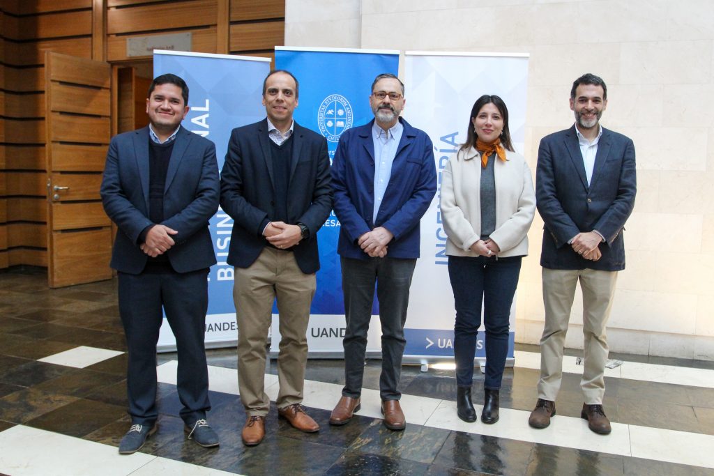 Economista de NYU advierte que restringir fusiones tecnológicas podría frenar la innovación en IA 2 IMG 3341