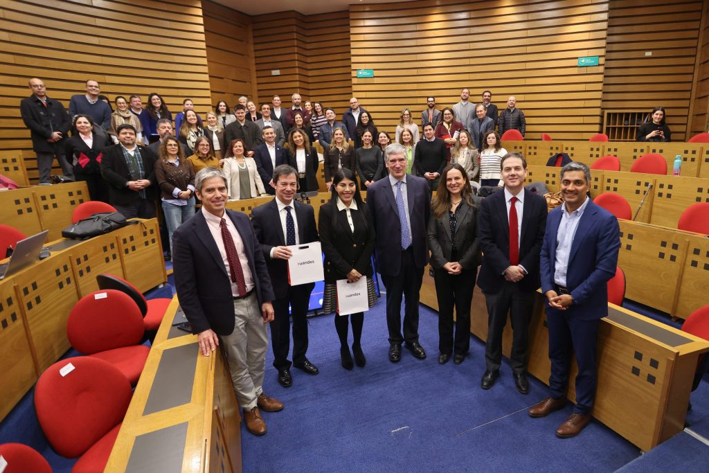 Uandes realizó la tercera jornada de la primera plenaria de la comisión de Vinculación con el Medio del CRUCH 3 0K3A7073 scaled