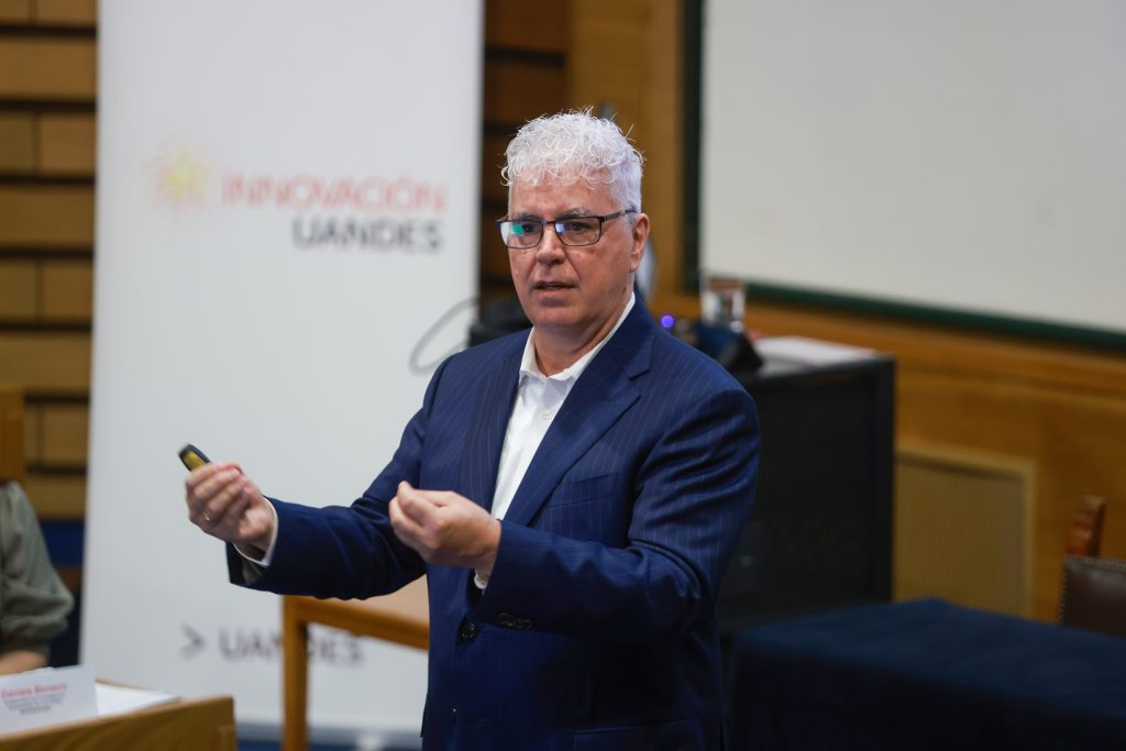 David Phipps inauguró ciclo interuniversitario sobre investigación e impacto en la sociedad 4 0K3A8057