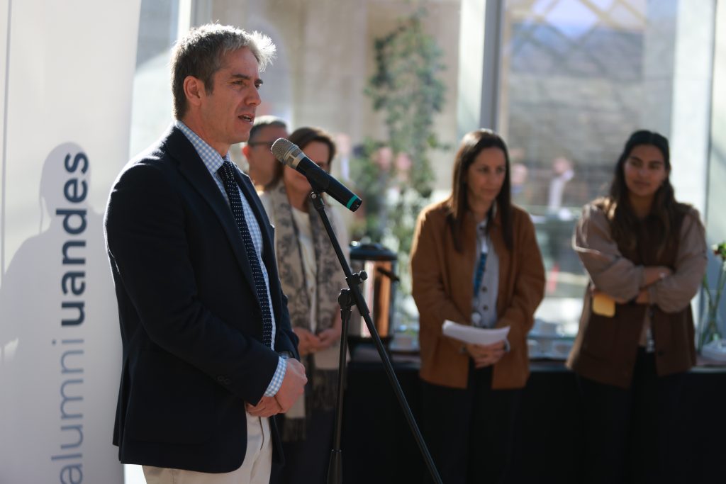Alumni de Doctorados Uandes se preparan para la ceremonia de investidura 2026 3 0K3A8721 1