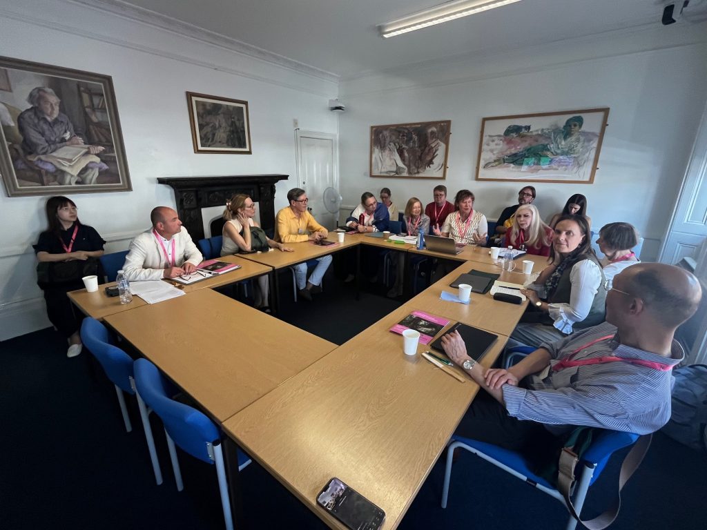 Paula Baldwin presenta sus investigaciones sobre el duelo femenino en encuentros shakespearianos de Inglaterra e Italia 2 International Shakespeare Conference 2026 02 1