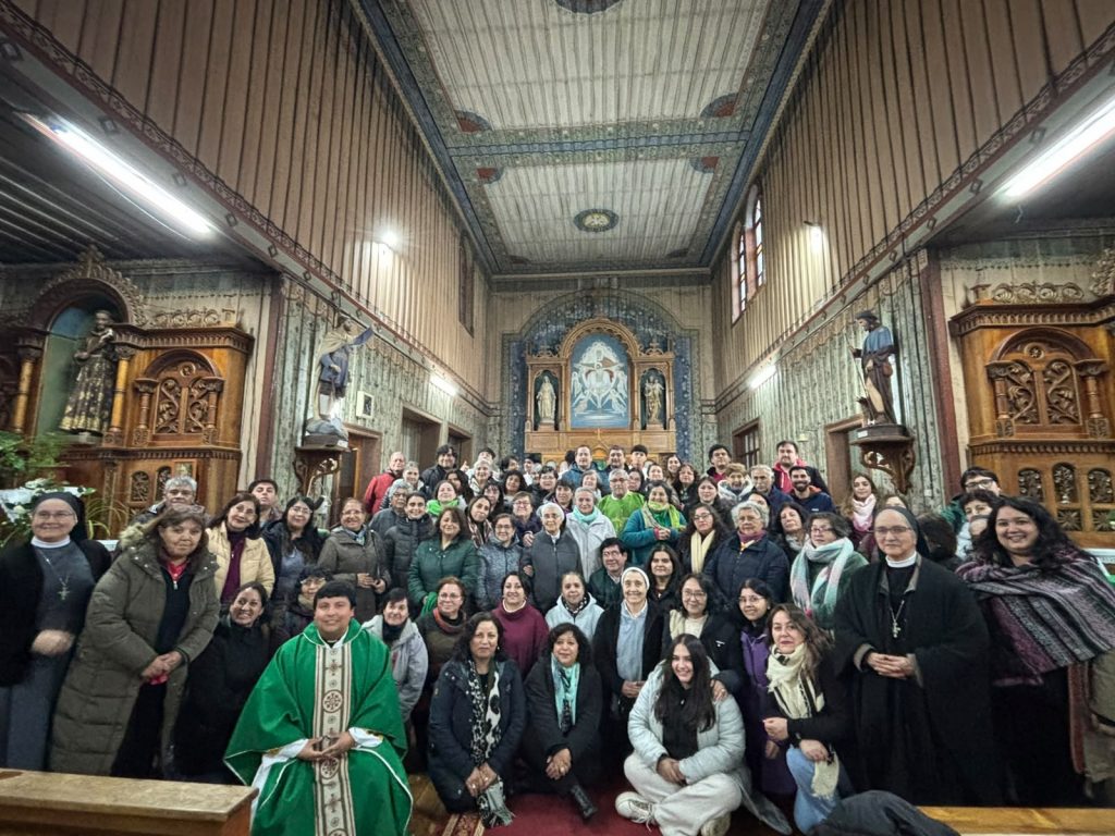 Catequistas del decanato sur de la diócesis de Villarrica culminan curso de formación a cargo del CER 8 villarrica