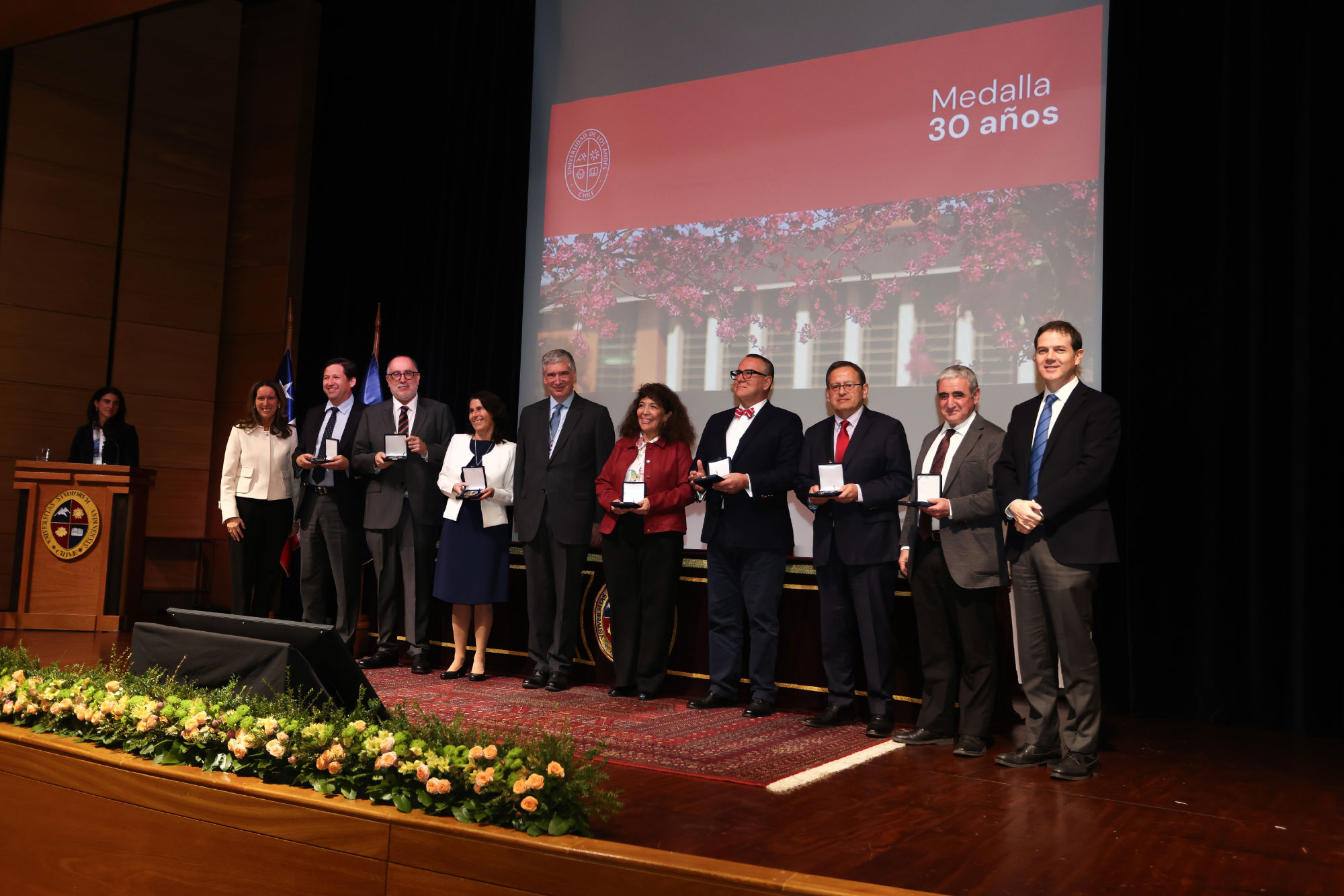 37° aniversario Universidad de los Andes 151 medallas 30