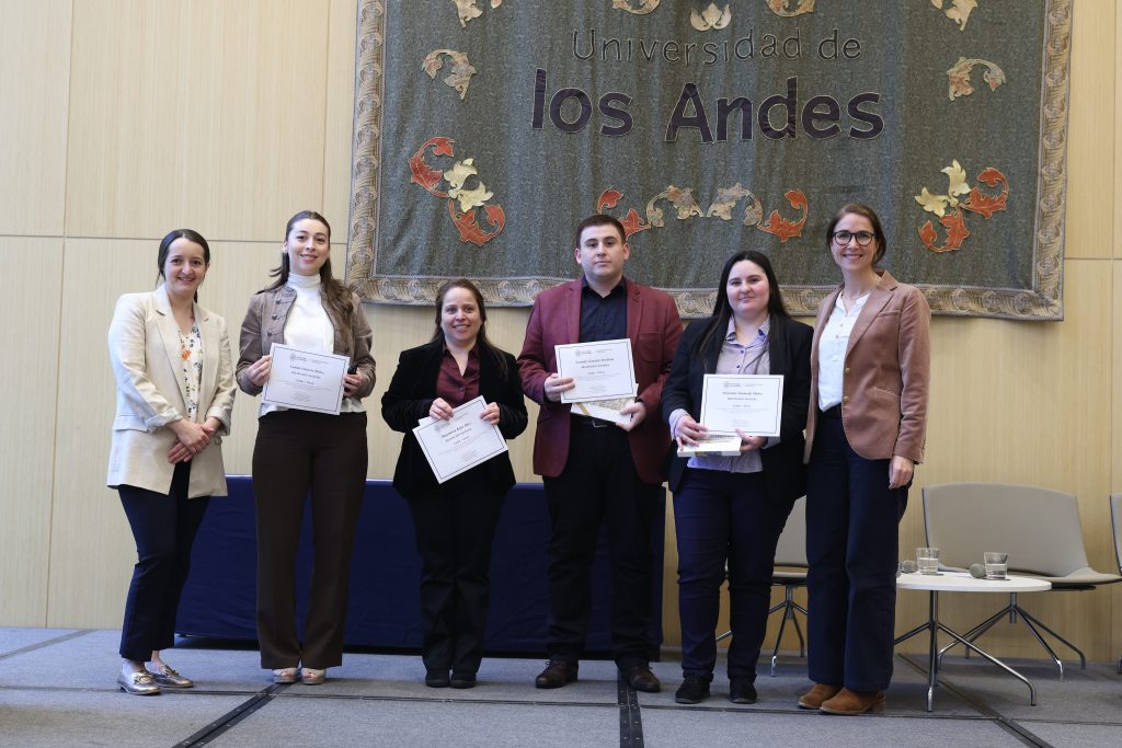 70 cuidadores de residencias para personas mayores se certifican en programa de la Facultad de Enfermería y Obstetricia Uandes 6 0K3A2545