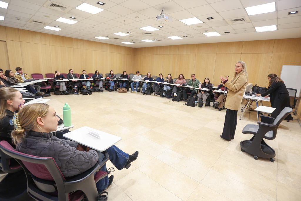 Estudiantes Uandes inician Programa de Honor con foco en el bien común y los desafíos del país 2 0K3A3267