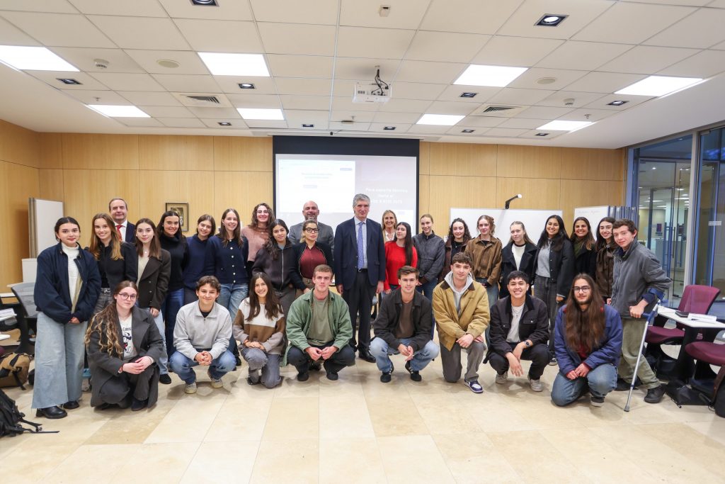 Estudiantes Uandes inician Programa de Honor con foco en el bien común y los desafíos del país 10 0K3A3369 scaled