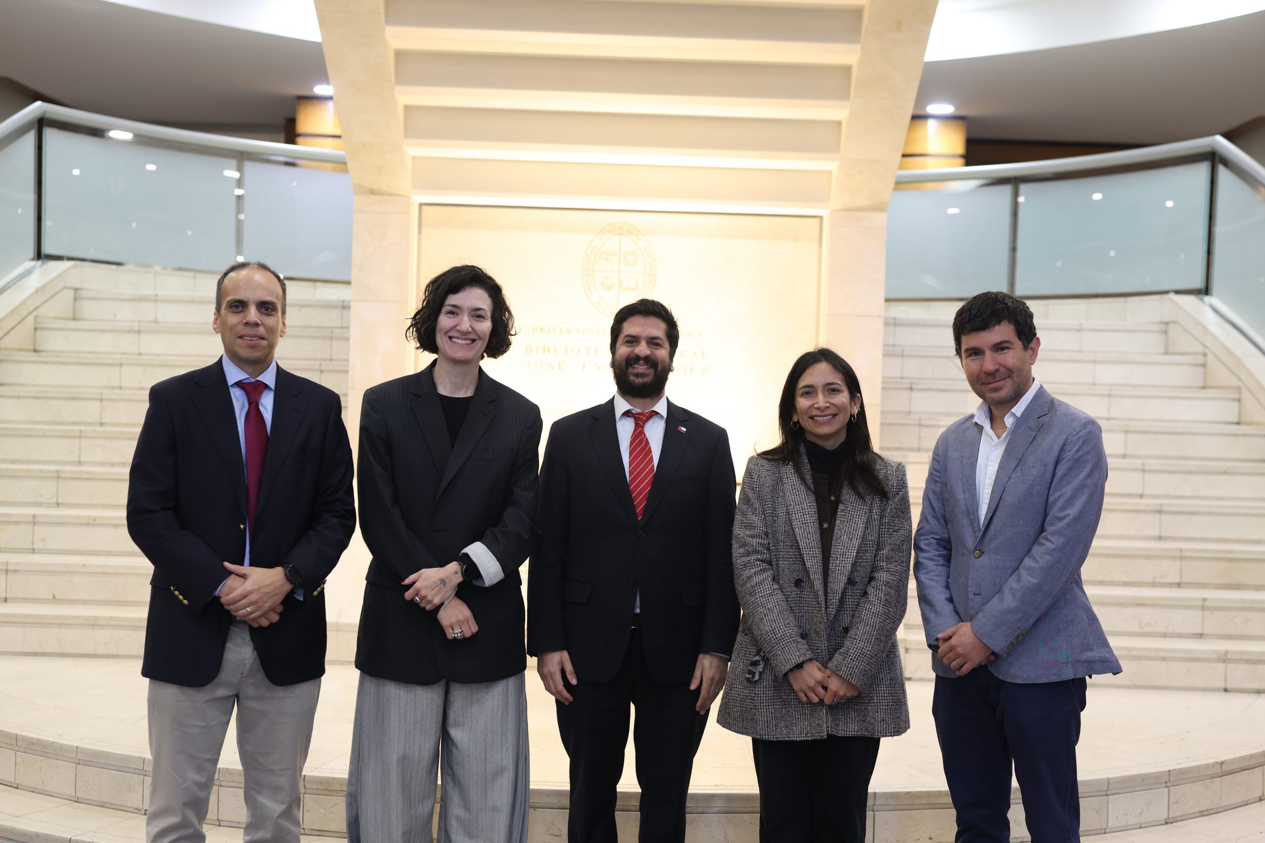 Sector público, empresas y fundaciones abordaron en la Uandes cómo ampliar iniciativas educativas con buenos resultados 2 0K3A4021 scaled