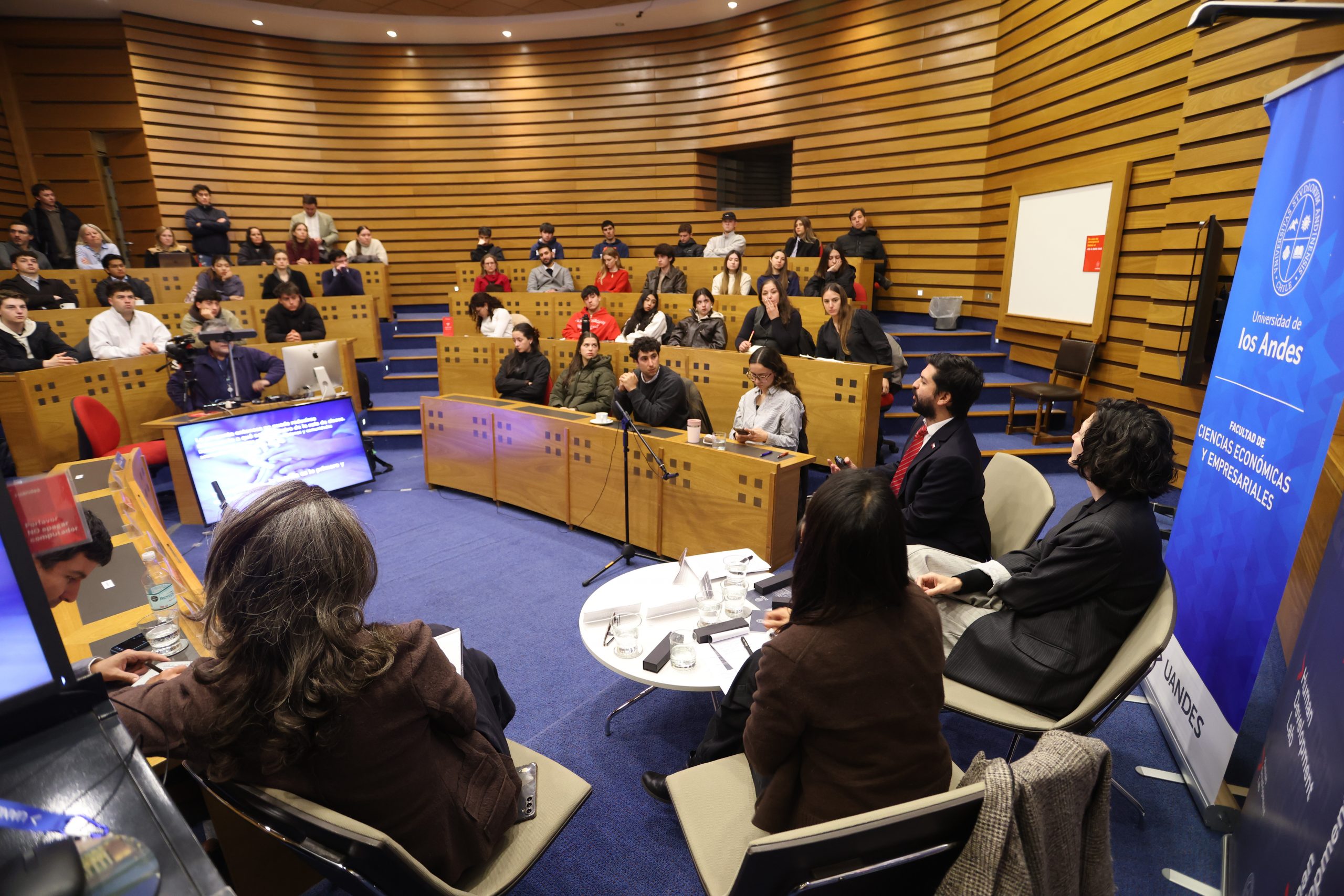Sector público, empresas y fundaciones abordaron en la Uandes cómo ampliar iniciativas educativas con buenos resultados 4 0K3A4104 scaled