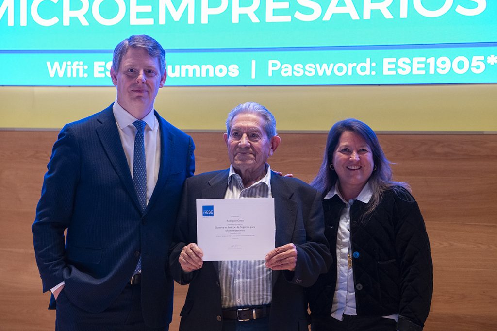ESE celebró la graduación del Diploma en Gestión de Negocios para Microempresarios 2026 3 Graduacio╠un Microempresarios 070