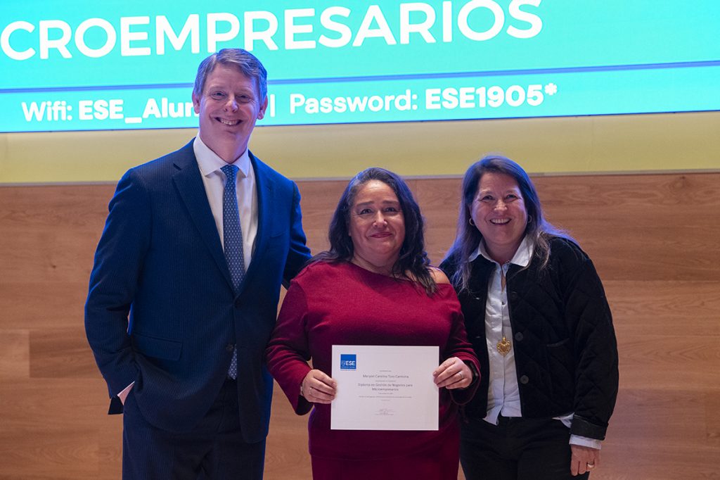ESE celebró la graduación del Diploma en Gestión de Negocios para Microempresarios 2026 4 Graduacio╠un Microempresarios 078