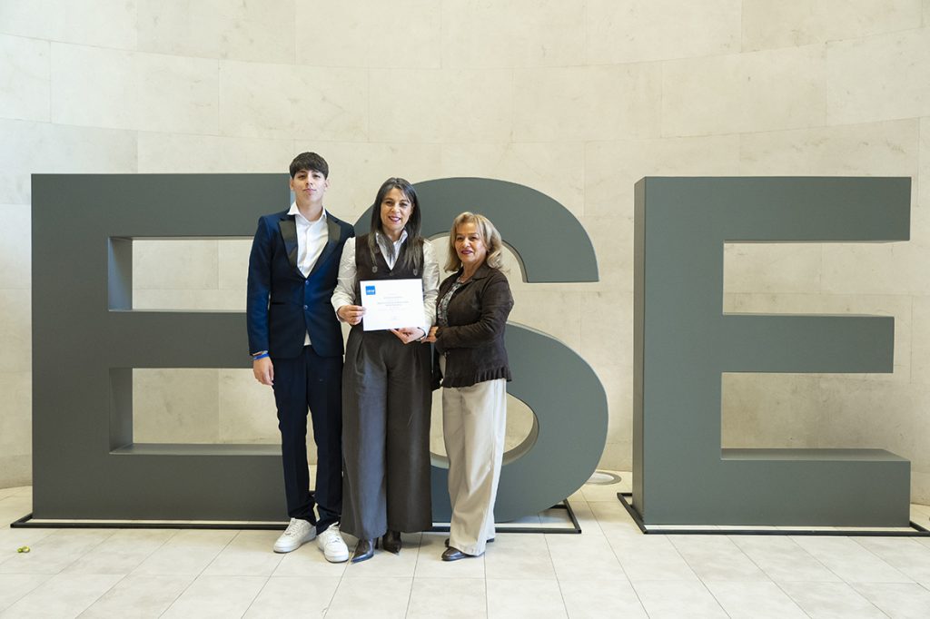 ESE celebró la graduación del Diploma en Gestión de Negocios para Microempresarios 2026 7 Graduacio╠un Microempresarios 101