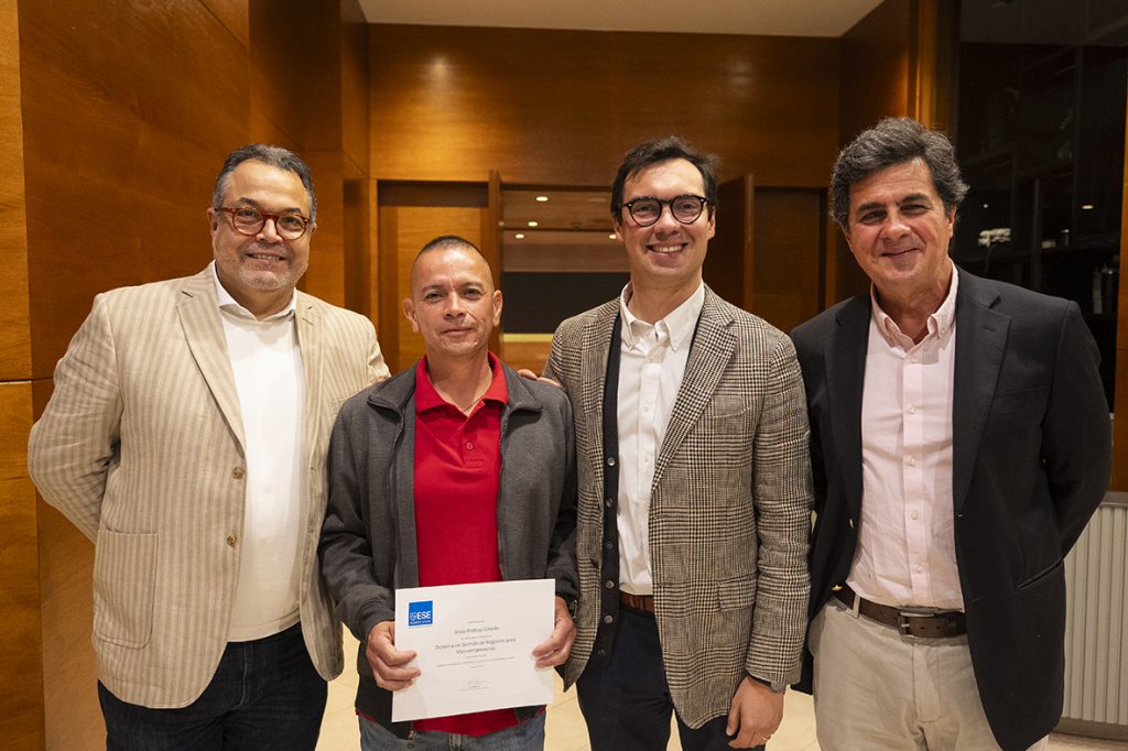 ESE celebró la graduación del Diploma en Gestión de Negocios para Microempresarios 2026 10 Graduacio╠un Microempresarios 110