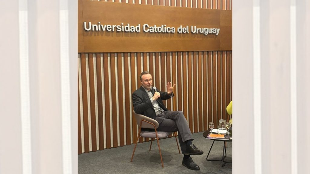 Manfred Svensson aborda en Uruguay los desafíos de la tolerancia en sociedades marcadas por el desacuerdo 8 Manfred UCU