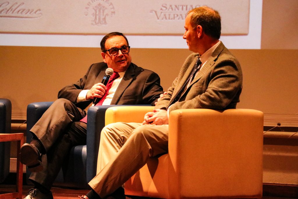 ¿Quiénes somos chilenos? La investigación Uandes que revela una historia poco conocida del Registro Civil 3 Presentacion libro quienes somos chilenos SAmerica BN JG 19102026 04